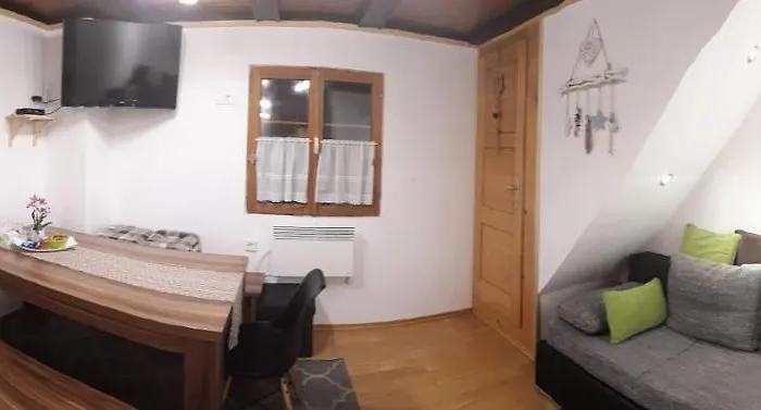 Alojamento de Turismo Selvagem Kresnicka Catez ob Savi